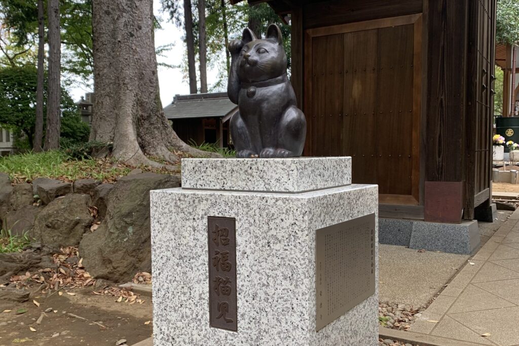 Gotokuji Beckoning Cat Statue, Setagaya Walking Guide