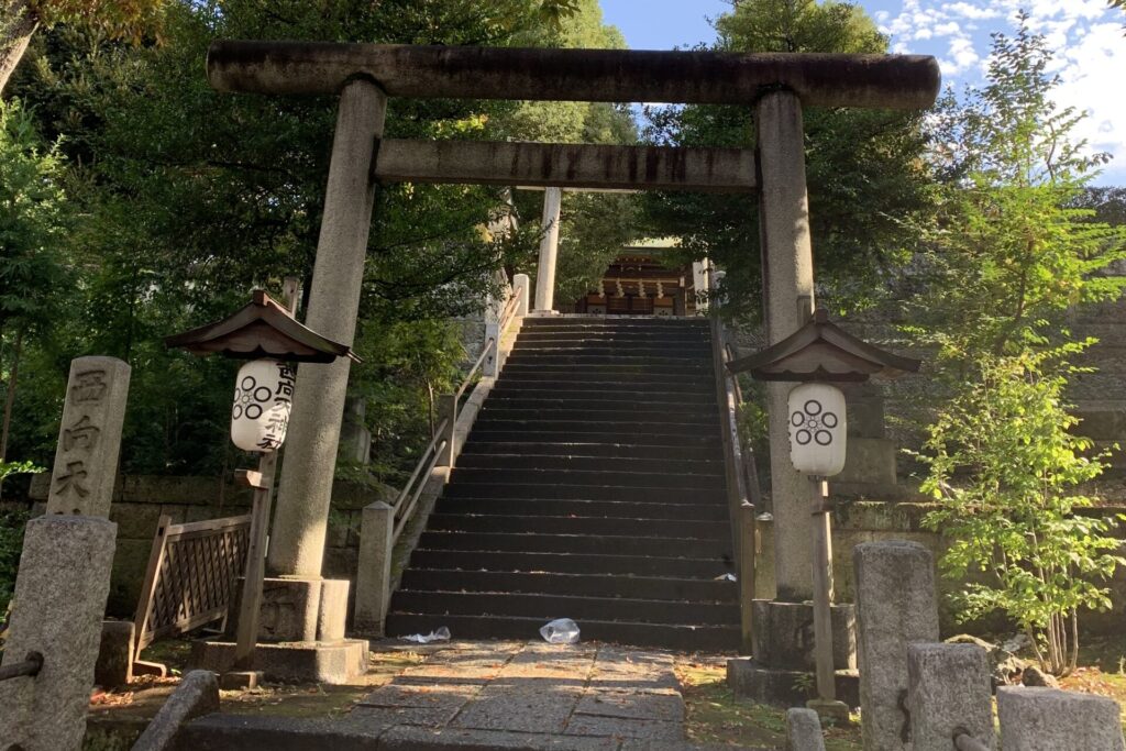 Nishimuki Tenjinsha Shrine, Shinjuku, Tokyo