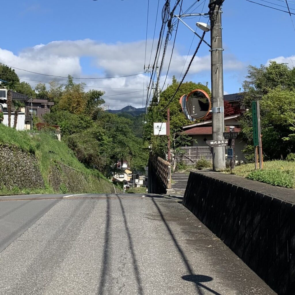 Arrow Signboard 3, Akigawa Hill, Akiruno City