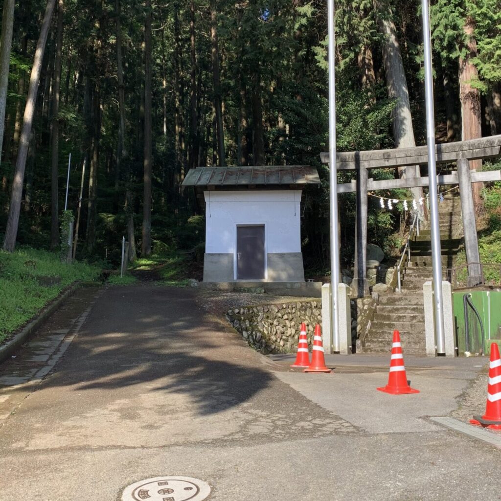 Entrance of trail  for Shiroyama, Akigawa Shiroyama, Akiruno City