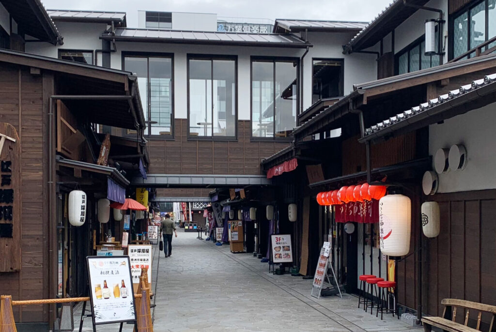 Main street, Toyosu Senkyaku Banrai, Toyosu Market, Tokyo Walking Guide