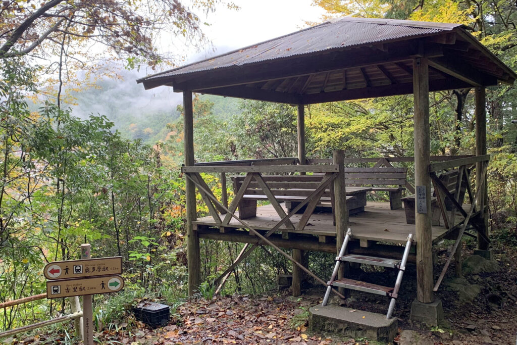 Rest Spot, Ohtama Walking Trail, Okutama, Tokyo Walking Guide