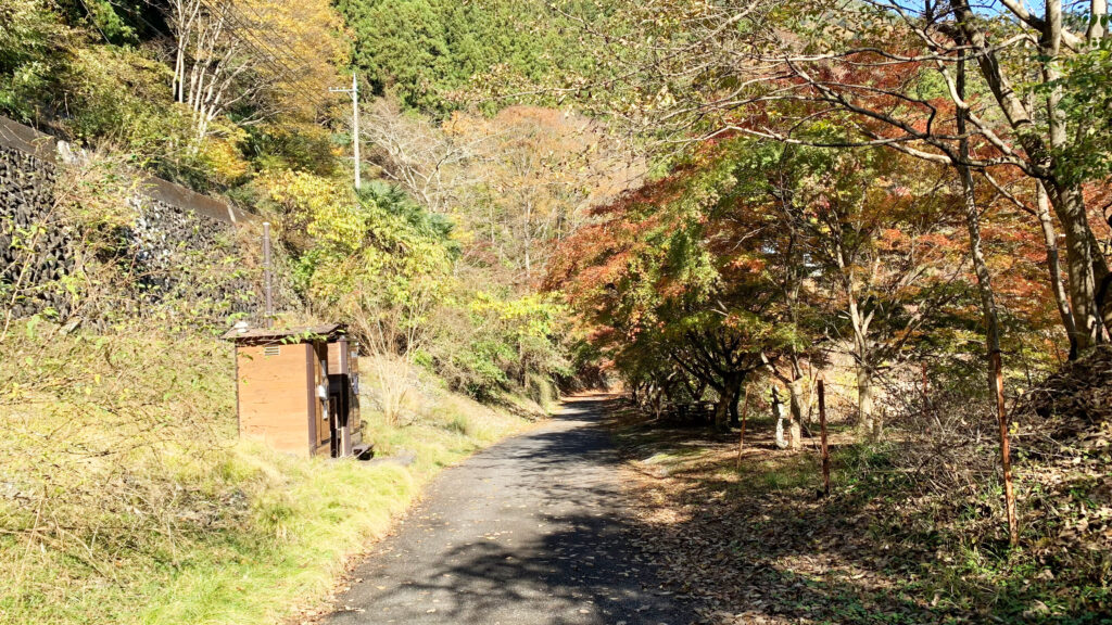 Paved road on the Okutama Old Road, Okutama, Tokyo Walking Guide