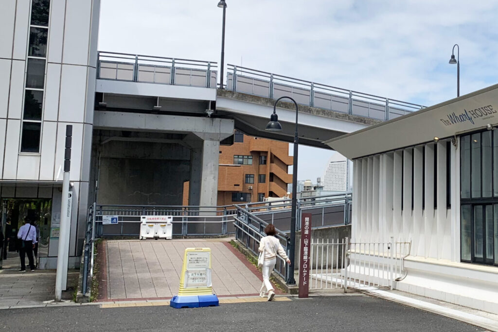Entrance to Yamashita Seaside Promenade, Yamashita Park, Yokohama, Tokyo Walking