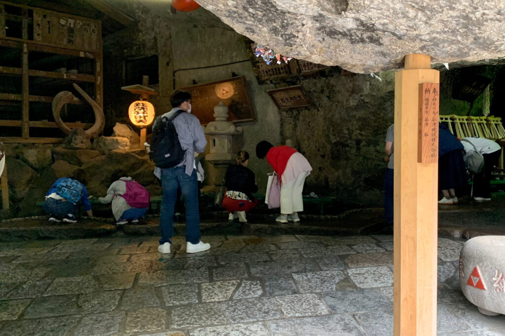 Spring Water, Ugafuku Shrine of Benzaiten, Kamakura, Tokyo Walking