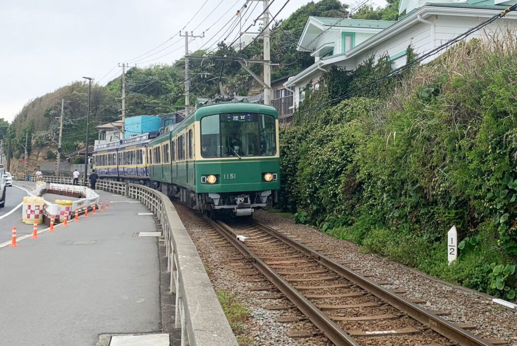 Enoden along the seaside, Kamakura, Tokyo Walking