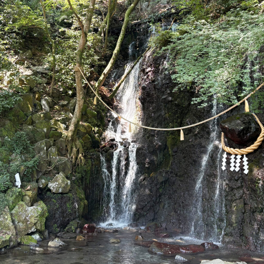 Tamadare Falls, Hakone Yumoto Onsen Tenseien, Hakone, Tokyo Walking