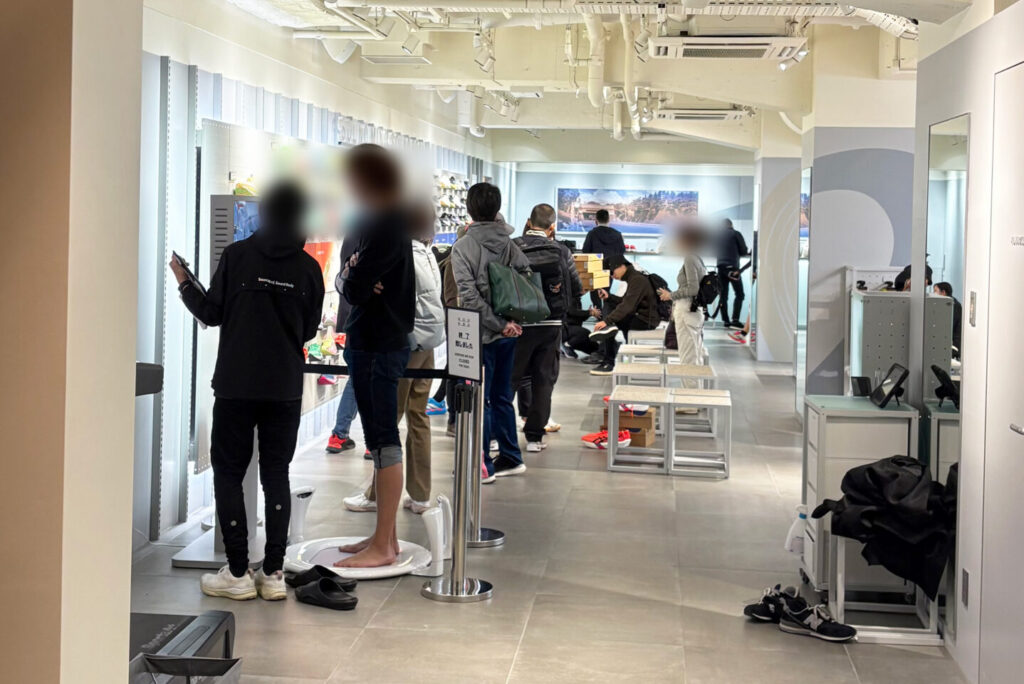 Inside, Asics Run Tokyo Marunouchi, Running Station, Imperial Palace Run, Tokyo Walking Guide