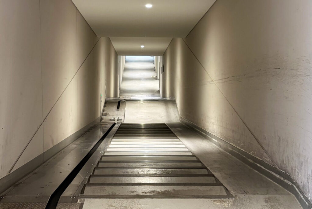 Stairs to  Raffine Running Style Neo (Ginza/Hibiya), Imperial Palace Run, Tokyo Walking Guide